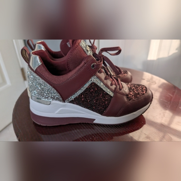 EUC Michael Kors Georgie Glitter and Faux Leather Trainer Size 7 - Picture 2 of 8
